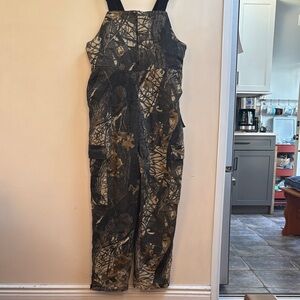 Realtree Men's Camouflage Cargo Pants NWT Overalls adjustable